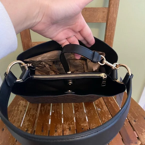 Coach purse - Picture 3 of 8